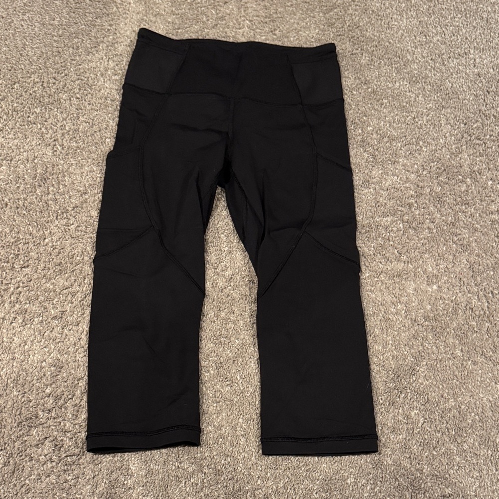 Lululemon black capri pants size 4